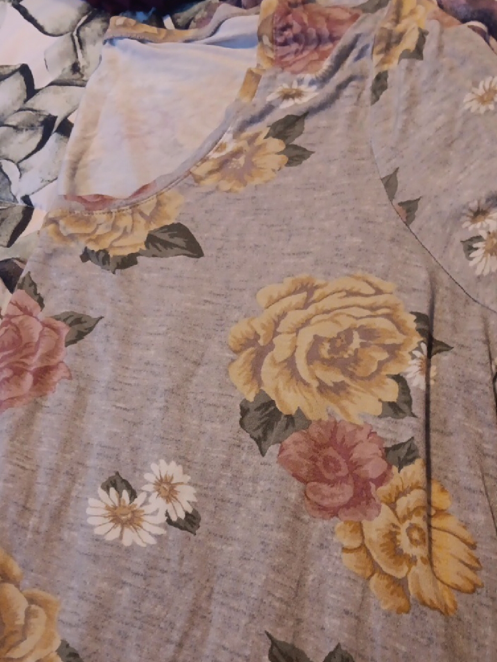 24/7 Comfort Apparel Gray Floral Scoop Neck Short Sleeve Top